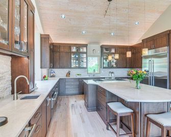 Stunning Mtn Views, Private Stream Evergreen Gem! - Evergreen - Küche