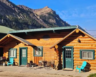 Vintage Cooke City cabins in the heart of Downtown Cooke City, Montana\n - Cooke City