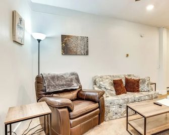 1 Mi to Dtwn Pet-Friendly Corning Retreat - Corning - Huiskamer