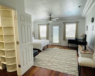 2 Bedroom Apartment - Auburndale - Bedroom