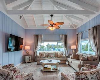 Blue Summers: Amazing Atlantic Views. Pool, Dock - Marsh Harbour - Sala de estar