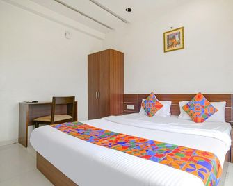 Fabhotel Regal Regency - Indore - Bedroom