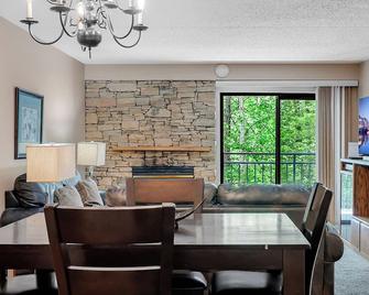Park Place Condos - Gatlinburg - Living room