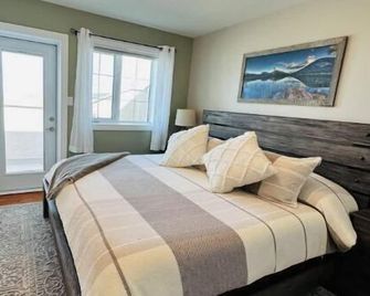 Spacious, family-friendly retreat; panoramic views - Lethbridge - Slaapkamer