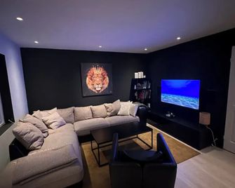 Remarkable 2-Bed Apartment in Tromso - Tromsø - Σαλόνι