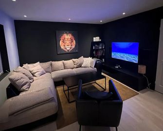 Remarkable 2-Bed Apartment in Tromso - Tromso - Sala de estar