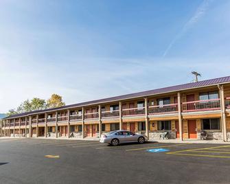 Econo Lodge Inn & Suites - Kalispell - Bygning