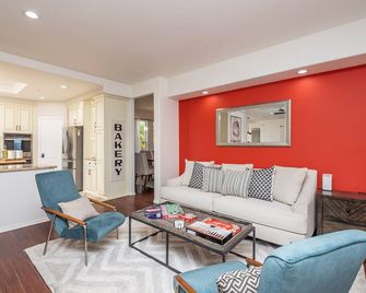 Luxury Mountain Retreat-Pool/Hottub/Gameroom&More! - Ramona - Living room