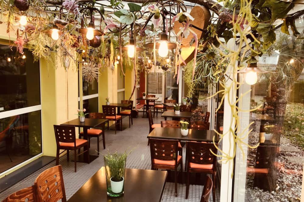 Hotel Arc-En-Ciel Colmar Contact Hotel - קולמר - מסעדה