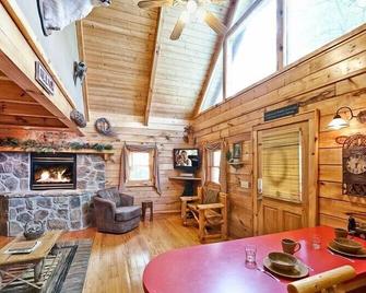 Sticks And Stones - Pigeon Forge - Dining room