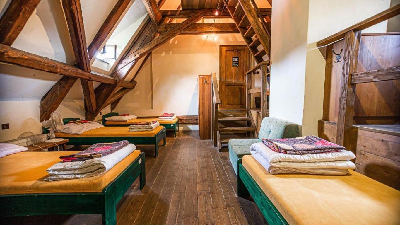 Hostel 99