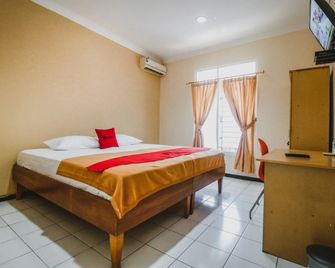 RedDoorz Plus at Jalan Gatot Subroto Jakarta - Yakarta - Habitación