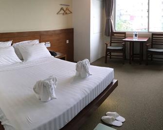 جالاكسي هوتل - يانغون - غرفة نوم