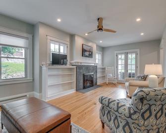Charming Ticonderoga Home - Walk to Downtown! - Ticonderoga - Living room