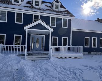 Beautiful Vermont Country Home on Vast Property - Brattleboro - Building