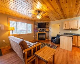 Handicap accessible 1 bedroom with WiFi, great views of Mille Lacs. Cabin 12 - Isle - Sala de estar