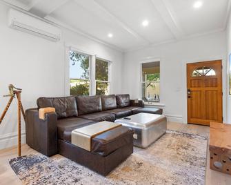 Calistoga Dream Inn - Calistoga - Living room