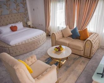 Mondeestars Luxury Home - Ibadan - Bedroom