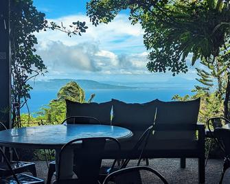 Ponderosa Golf and Resort - Puerto Galera - Patio