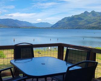 Quaint, two bedroom cabin, On Lake Quinault.' - Amanda Park - Balkon