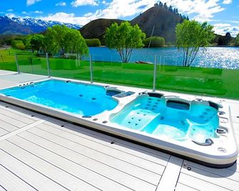 Cromwell Escape - Cromwell