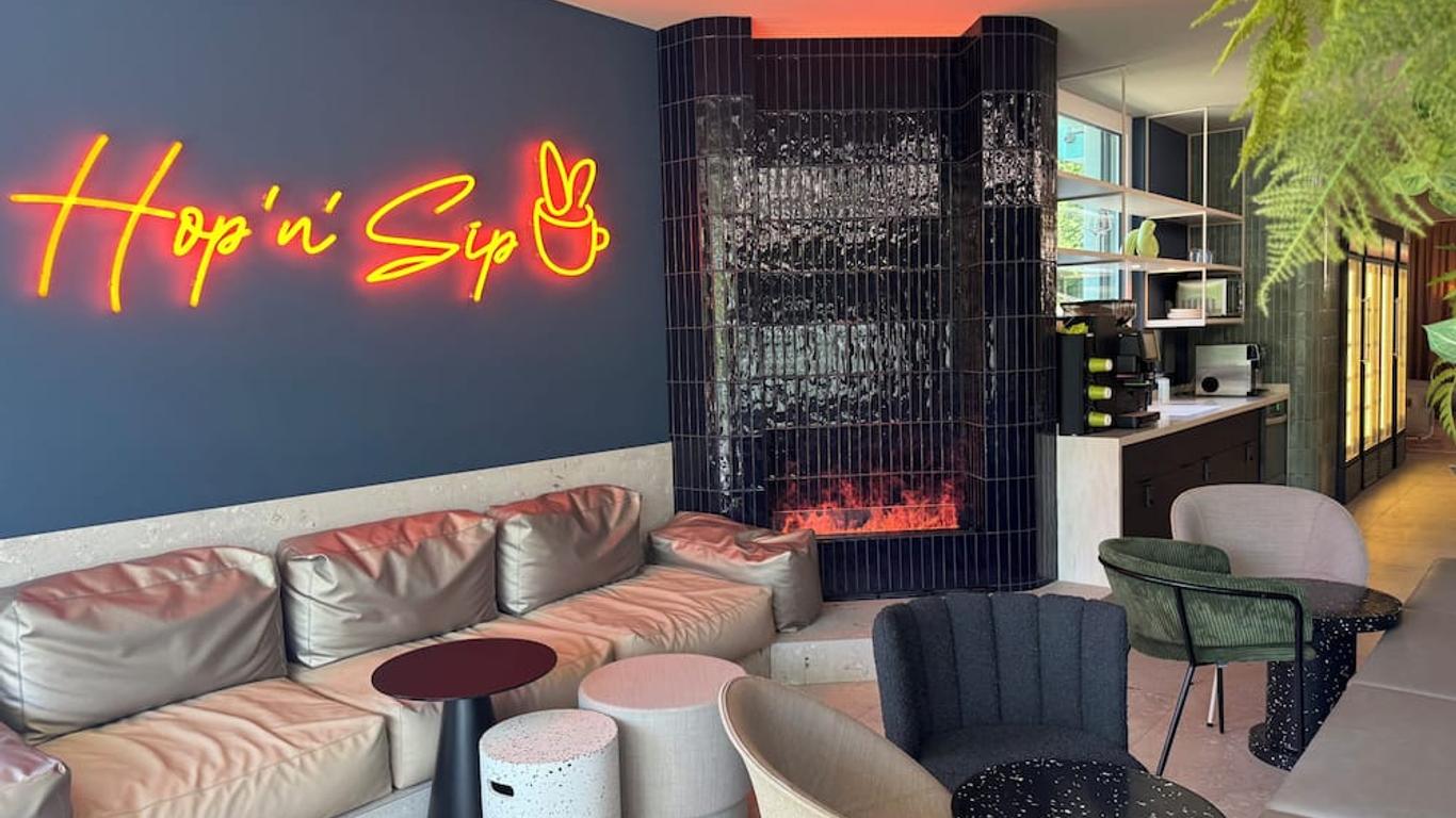 Hop Apartments & Suites