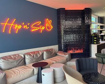 Hop Apartments & Suites - Entrelagos - Lounge
