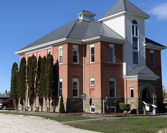 One-of-a-kind! Former Schoolhouse turned mansion for rent! The entire place!! - Port Austin - Building