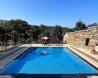 Meera Valley Resort By Nexottel - Udaipur - Pool