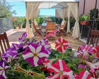 B&B Palazzo Mestichelli Boutique Palace - Monteprandone - Патіо