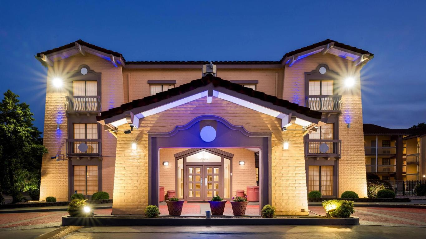 Days Inn by Wyndham Birmingham/West