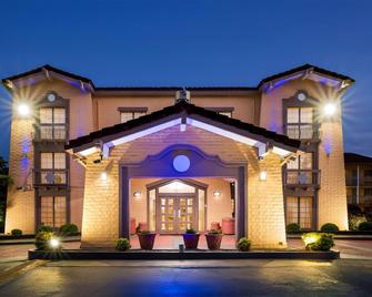 Days Inn by Wyndham Birmingham/West - Birmingham - Building