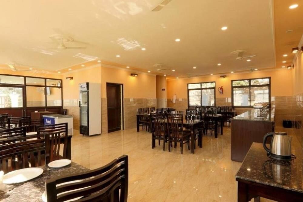 Charekh Food & Forest Resort - Kotdwāra - Restaurant