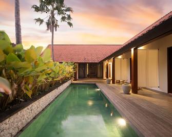 Rarama Living Studio - North Kuta - Pool