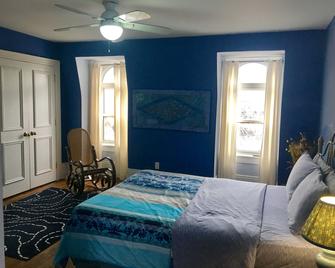 Comfy Guest House - Toronto - Bedroom