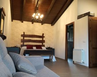 Casa Rural Los 3 Panetes - Peñacaballera - Pokój dzienny