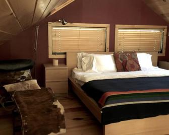 Rustic Chic Cabin Just Minutes Away From The Delaware - Callicoon - Bedroom