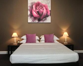 Centennial Inn on Bathurst - לאונססטון - חדר שינה