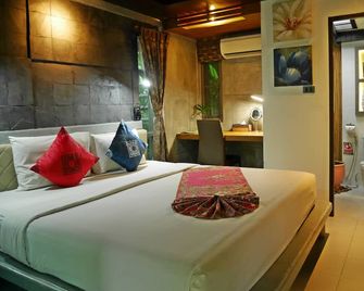 Bangtao Beach Chalet Resort - Choeng Thale - Yatak Odası