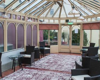 Llanwenarth - Crickhowell - Patio