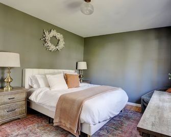 Stylish Saugerties Retreat with Hot Tub + Game Room + Theater + Firepit - Saugerties - Slaapkamer