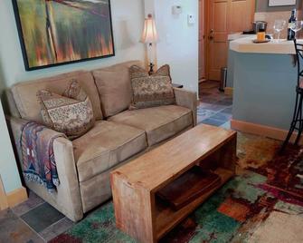 Walking neighborhood minutes from downtown - Seattle - Living room