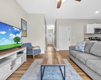 Sweet Fern at Ducks Landing - Aberdeen - Living room