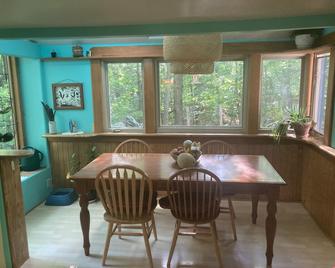 3+ Bedroom House +sauna, Patio, Direct Snowmobile Trail Access, & Firepit - Washburn - Dining room