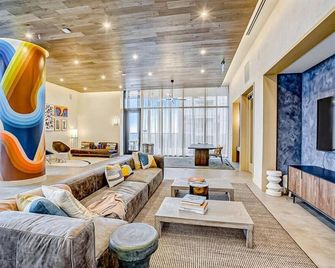 Brand New Rainey Street Condo with City and Lake View - Austin - Lounge