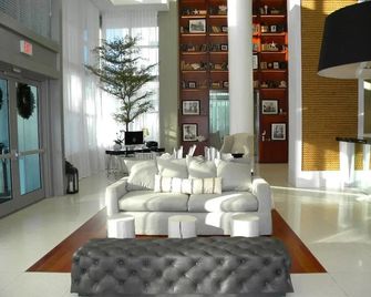 Global Luxury Suites at Monte Carlo - Miami Beach - Lobby