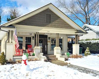 Bank Street Bungalow - Mount Airy - Building