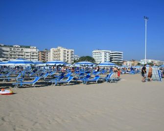 Hotel Ave - Rimini - Beach