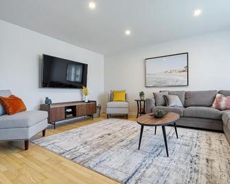 La Riviera - Cottage in the City - Gatineau - Living room