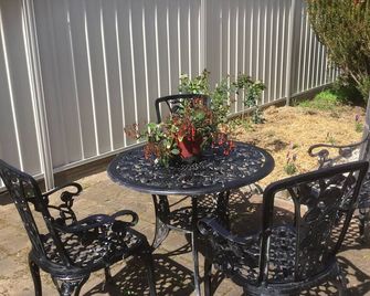 Cosy Country Cottage in the Pyrenees( Pet Friendly.) - Avoca - Patio